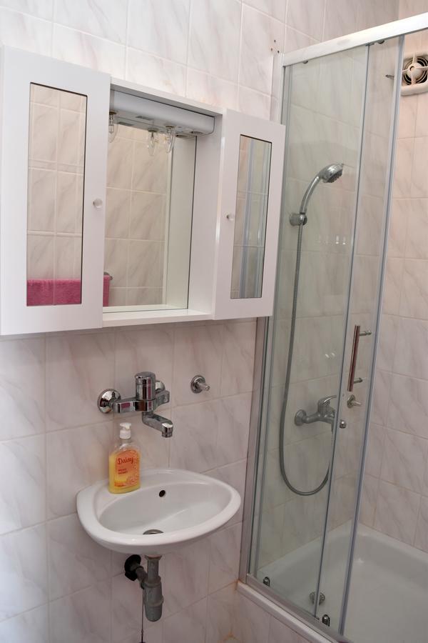 Apartments Oresic Vir Exterior foto