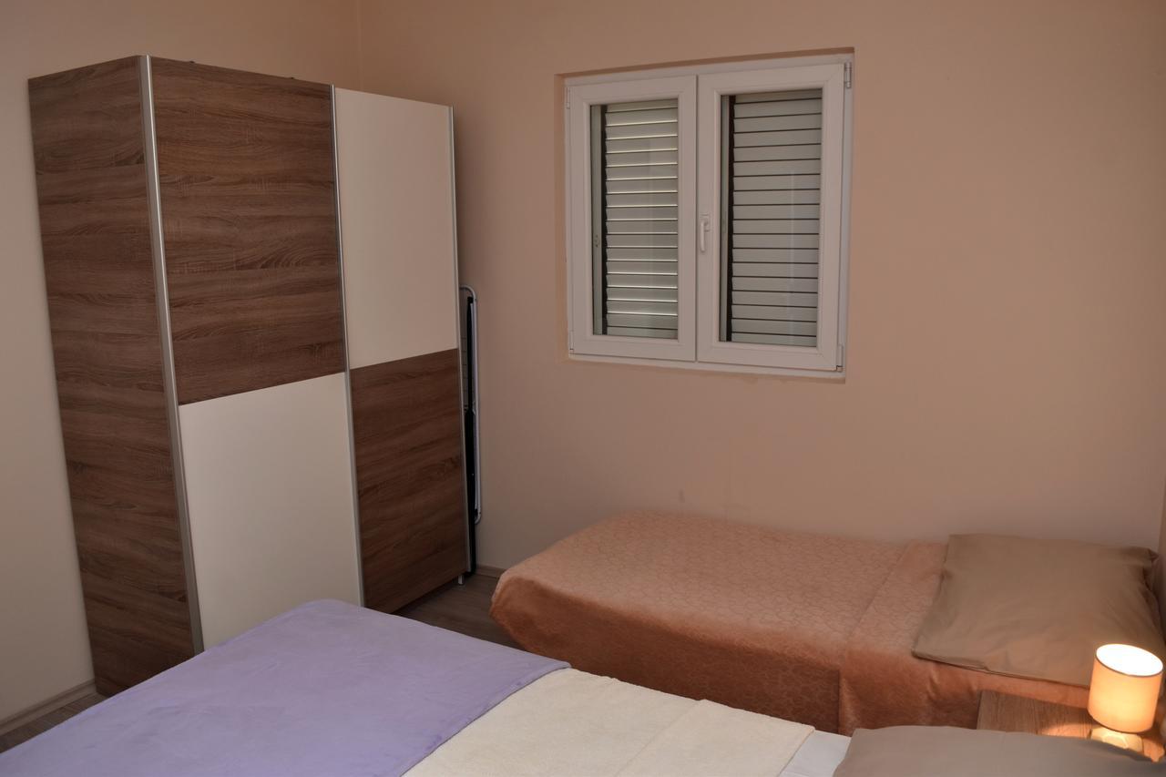 Apartments Oresic Vir Exterior foto
