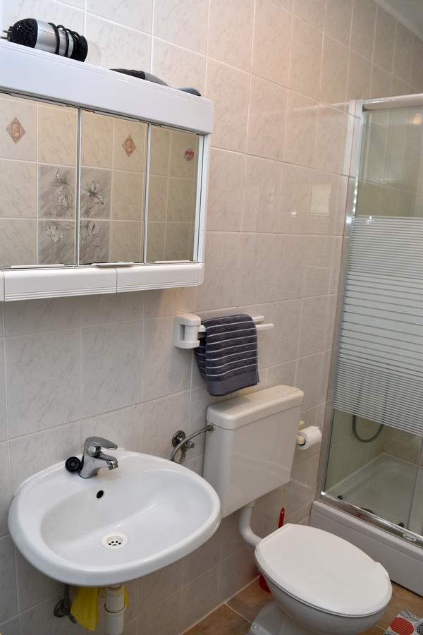 Apartments Oresic Vir Exterior foto